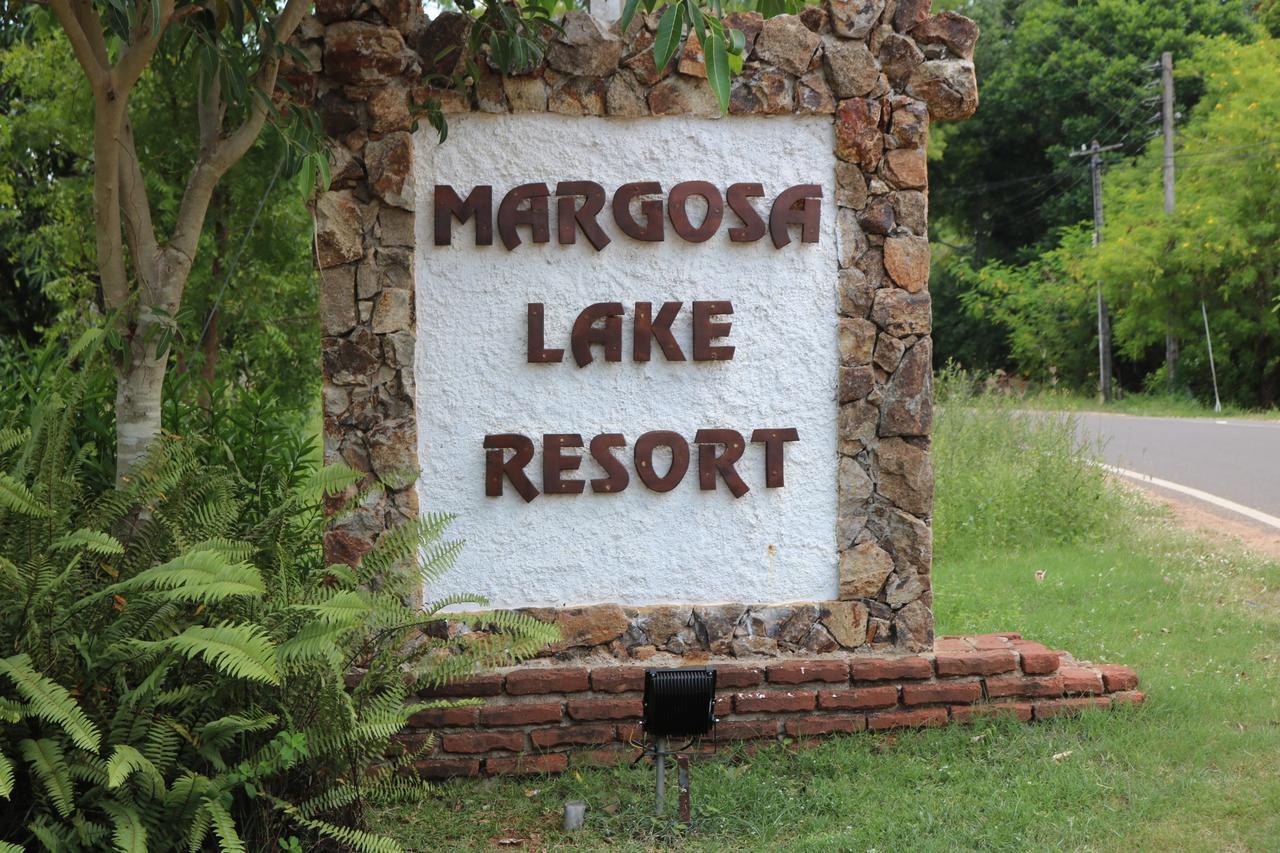 Margosa Lake Resort 阿努拉德普勒 外观 照片