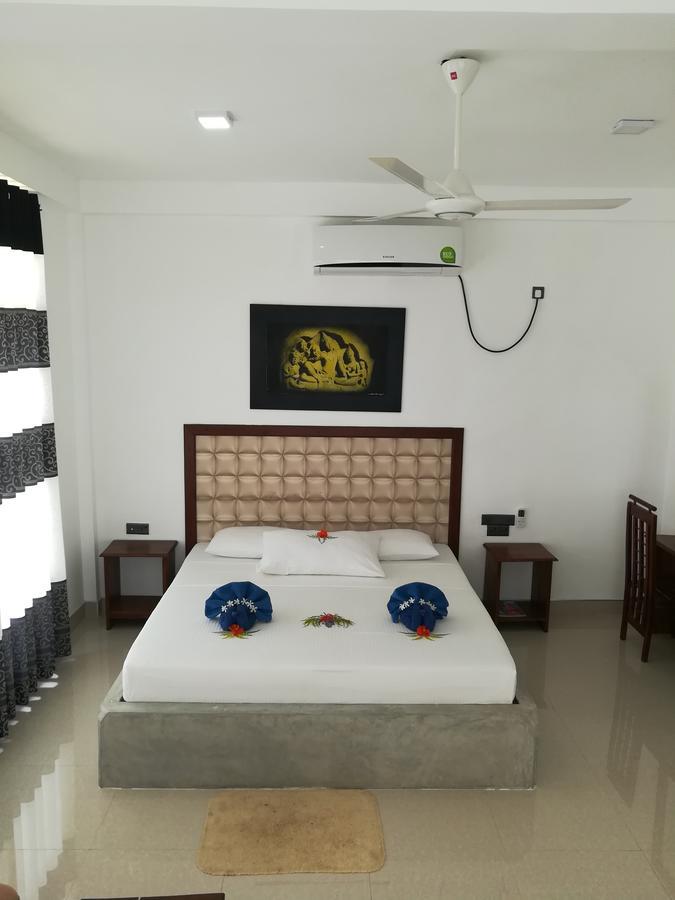 Margosa Lake Resort 阿努拉德普勒 外观 照片