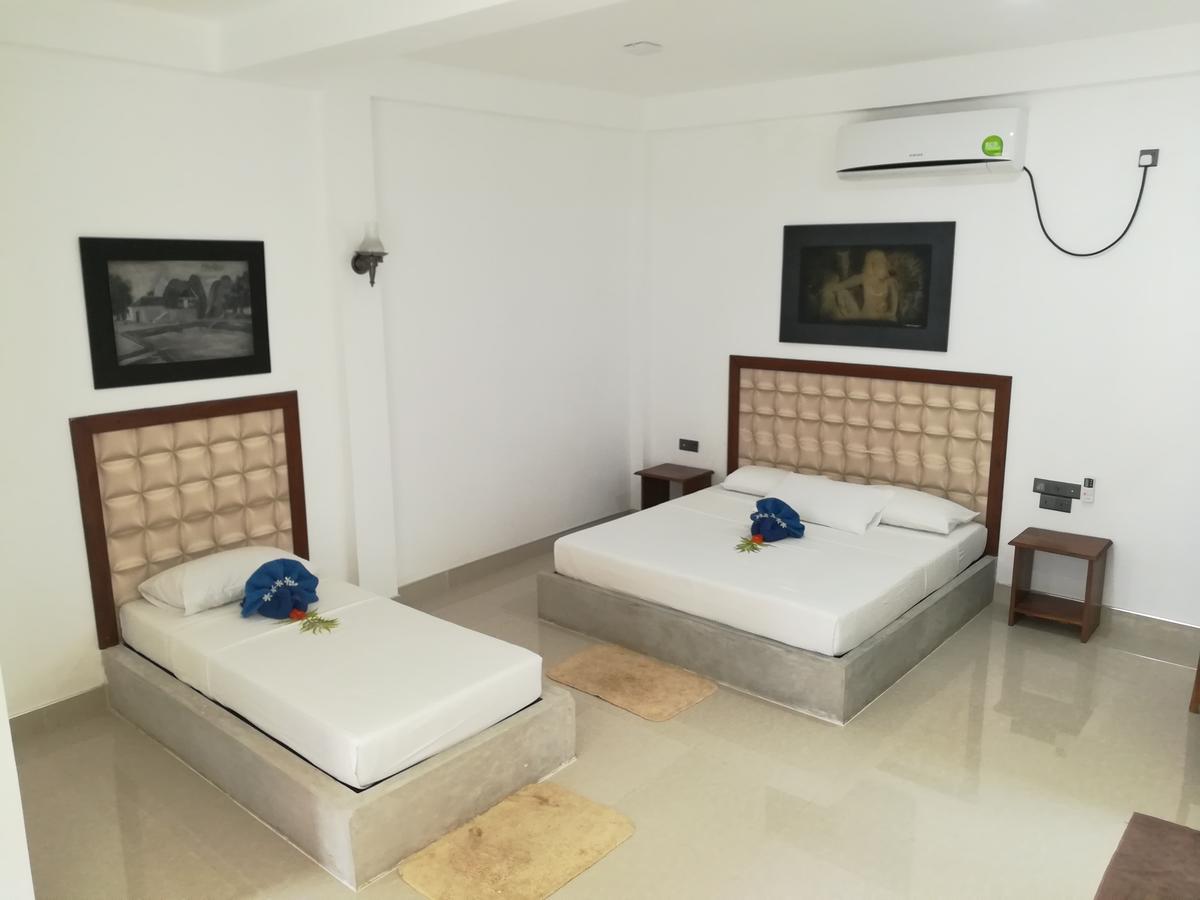 Margosa Lake Resort 阿努拉德普勒 外观 照片